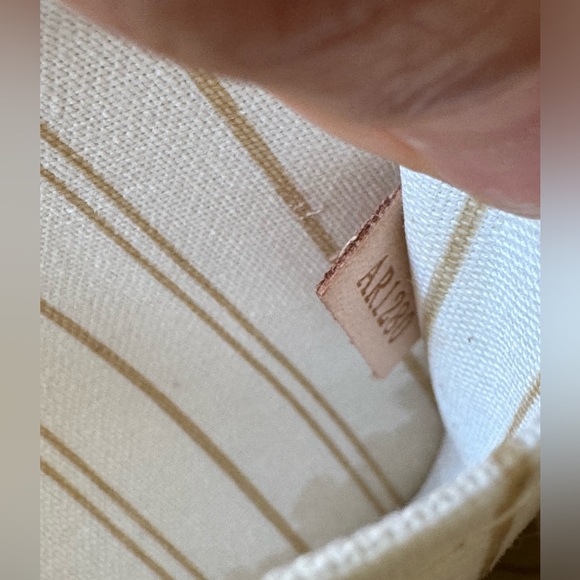 LOUIS VUITTON wristlet purse - Picture 8 of 9